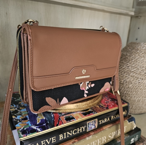 $124 Spartina 449 Verdier Essentials Crossbody - Picture 2 of 14